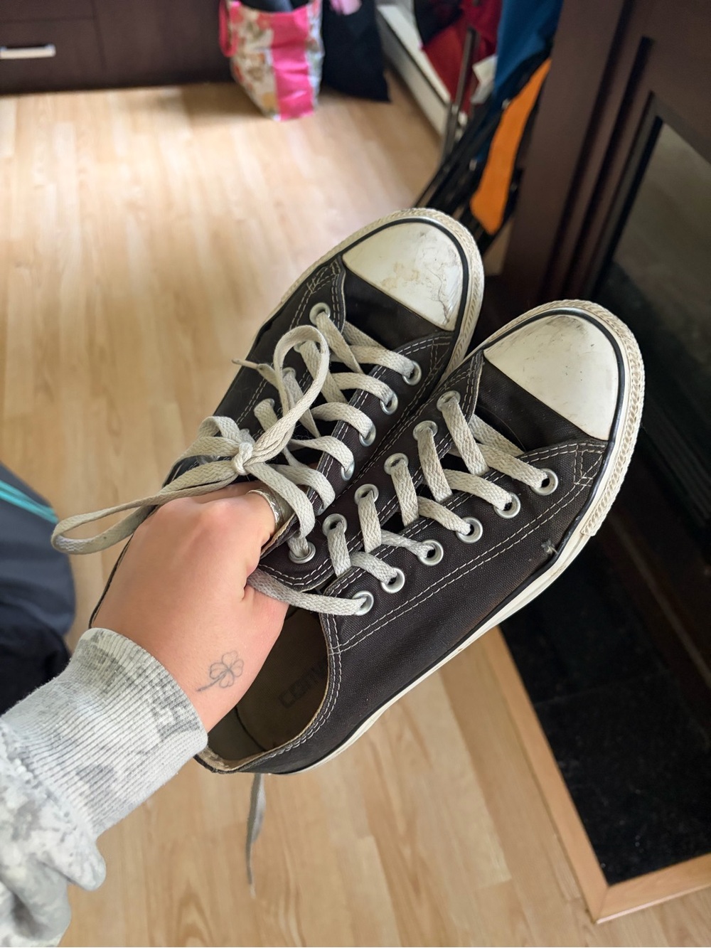 Converse women’s black